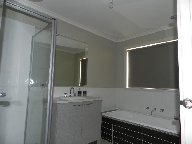 8 Imperial Way, Canadian VIC 3350