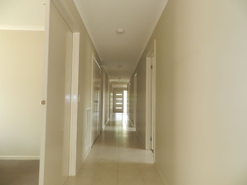 8 Imperial Way, Canadian VIC 3350