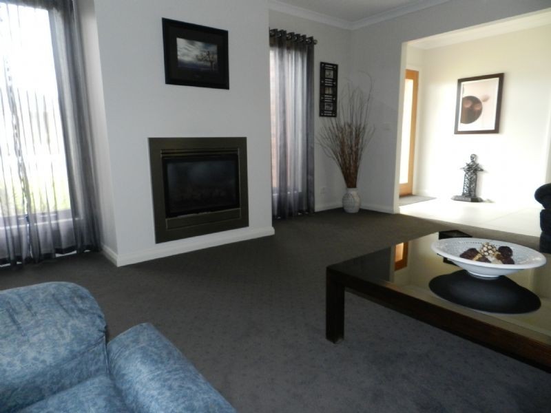 47 Lawrie Drive, Alfredton VIC 3350