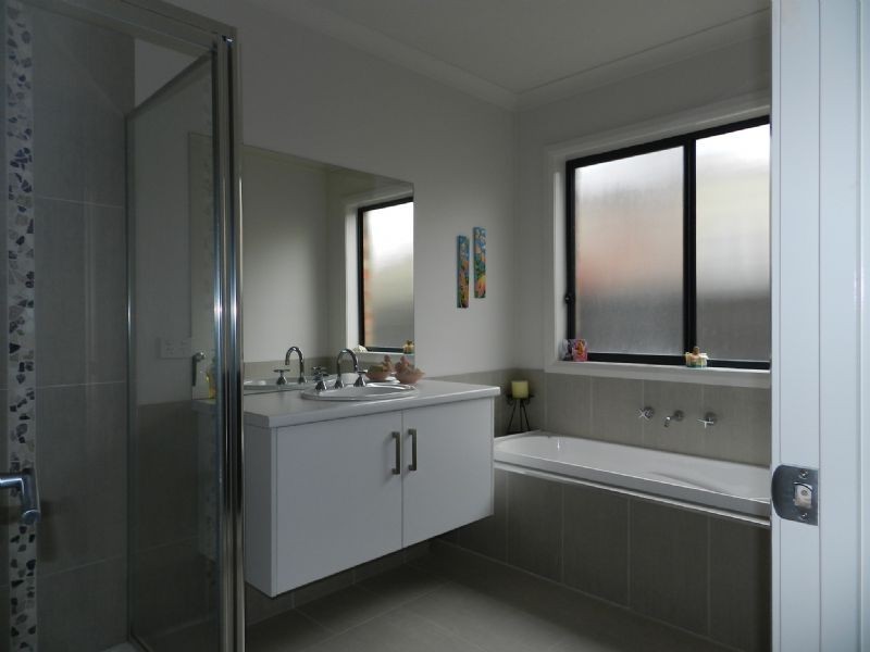 47 Lawrie Drive, Alfredton VIC 3350