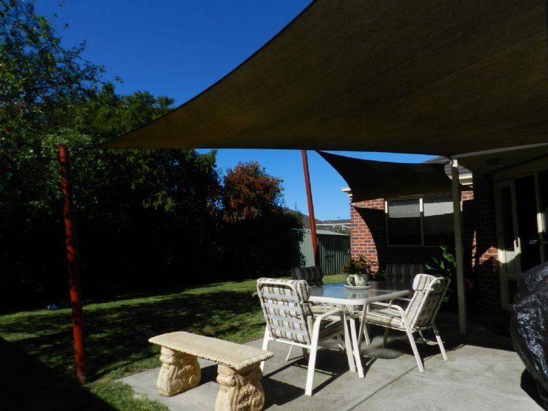 26 St Helens Avenue, Lake Gardens VIC 3355