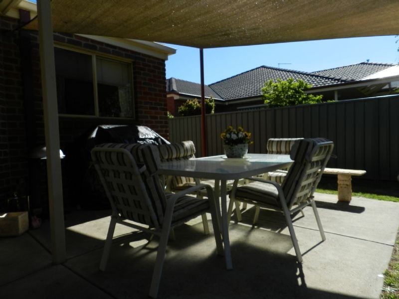 26 St Helens Avenue, Lake Gardens VIC 3355