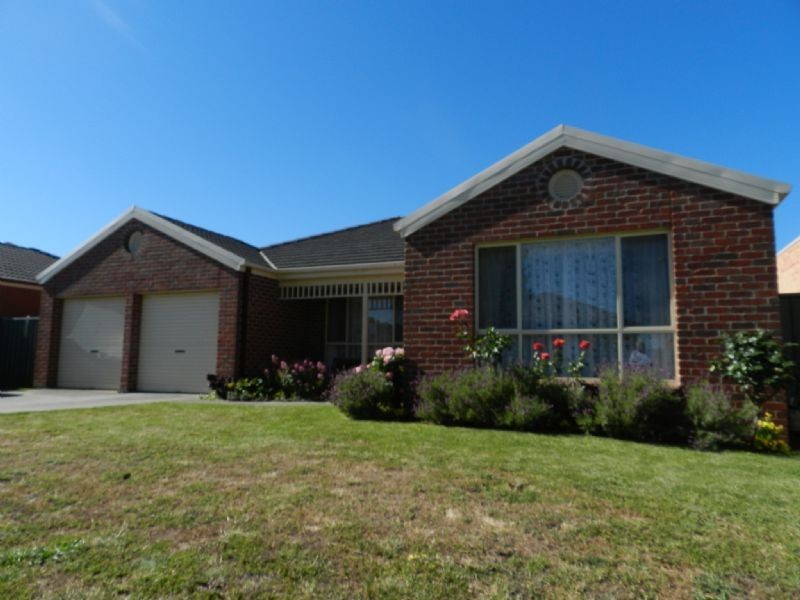 26 St Helens Avenue, Lake Gardens VIC 3355