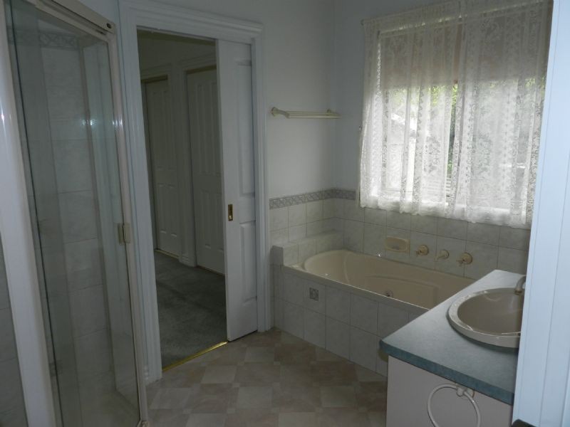 14 Hotham Street, Lake Wendouree VIC 3350