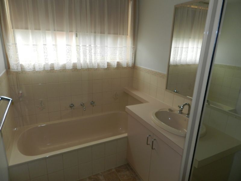 2/50 Haymes Road, Mount Clear VIC 3350