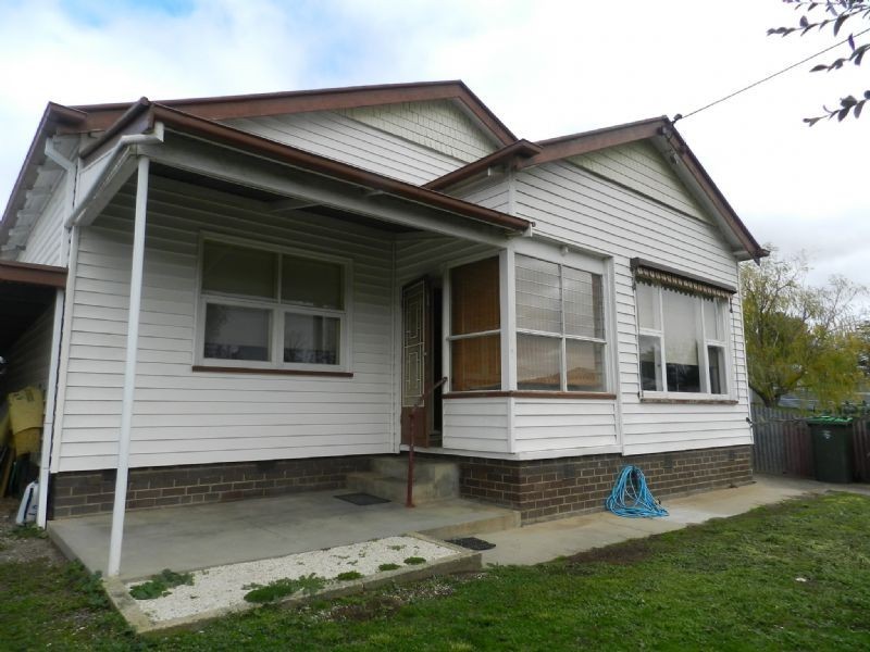 1/7 Becker St, Beaufort VIC 3373