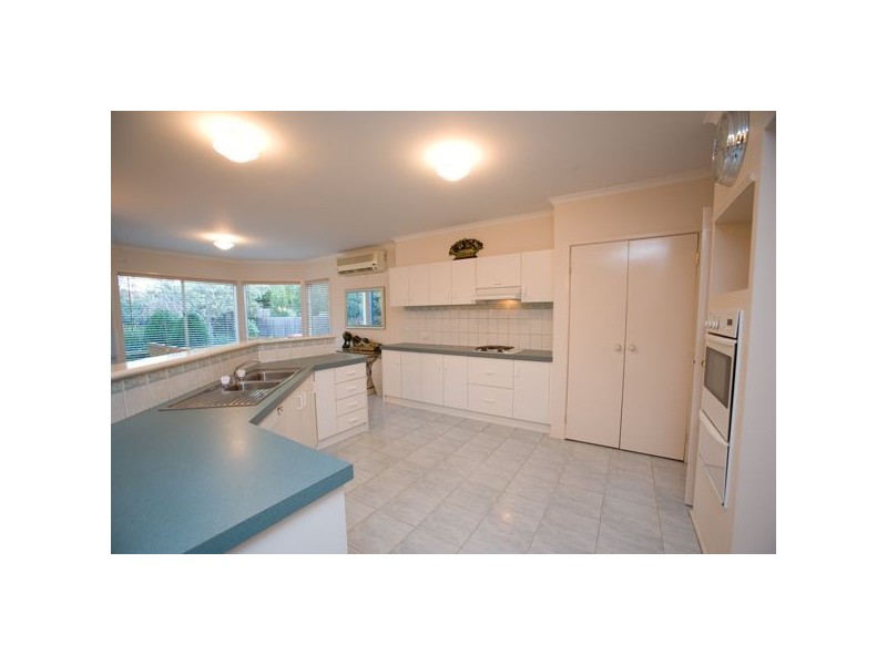 12 Garland Rise, Rowville VIC 3178