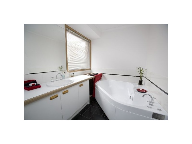 325 Dandelion Drive, Rowville VIC 3178