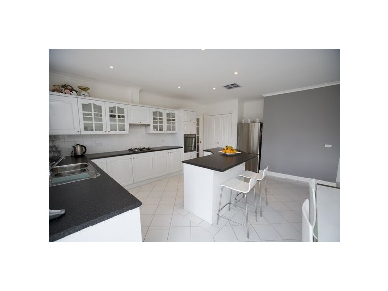 13 Hampden Court, Rowville VIC 3178