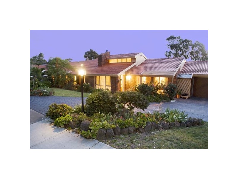 21 Lakeside Boulevard, Rowville VIC 3178