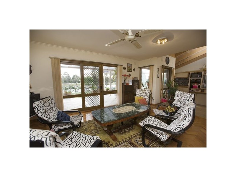 21 Lakeside Boulevard, Rowville VIC 3178