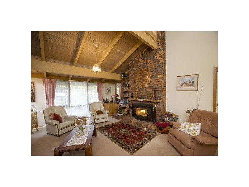 21 Lakeside Boulevard, Rowville VIC 3178