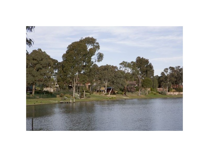 21 Lakeside Boulevard, Rowville VIC 3178