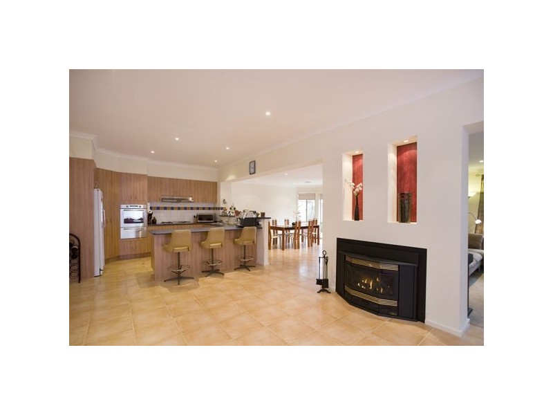 38 Whitecliffe Drive, Rowville VIC 3178