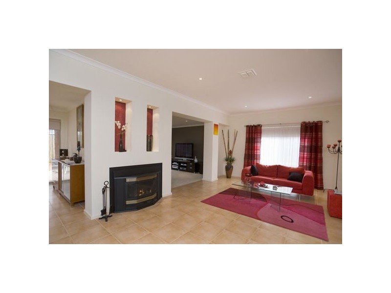 38 Whitecliffe Drive, Rowville VIC 3178