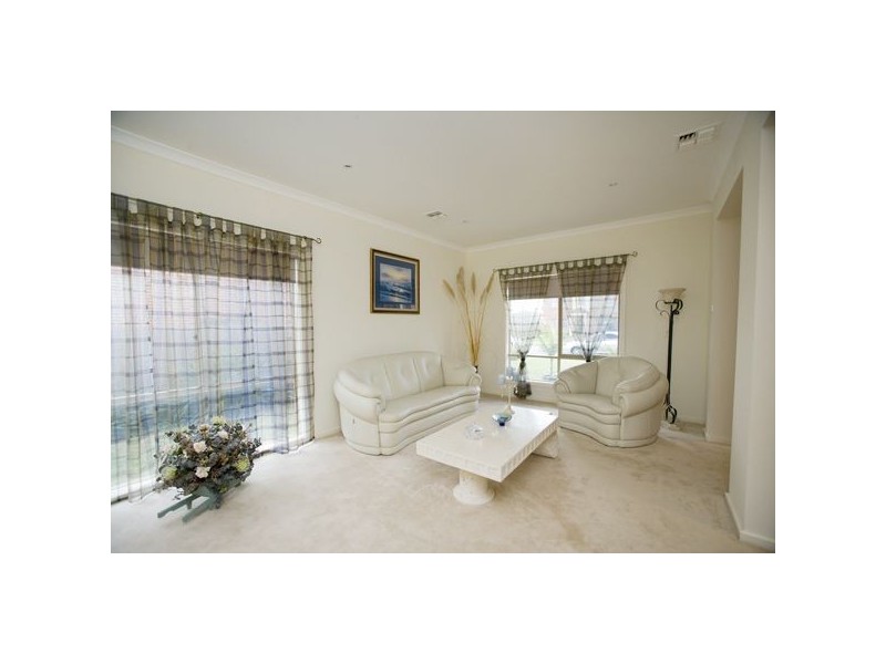38 Whitecliffe Drive, Rowville VIC 3178