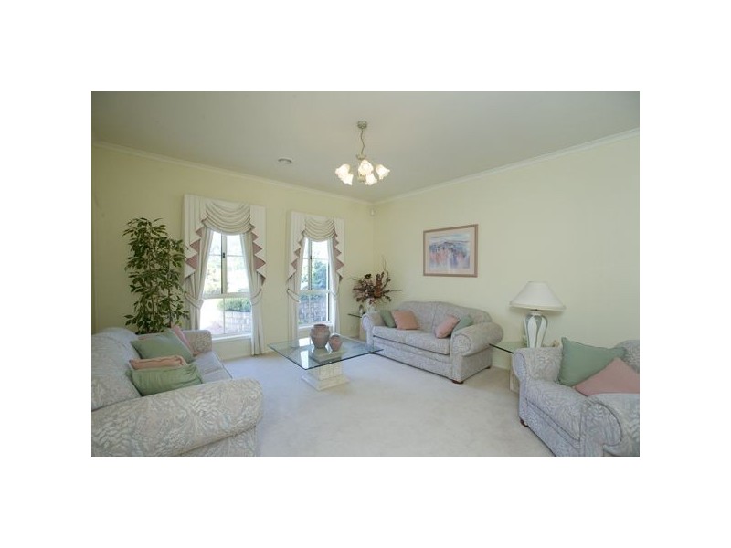 8 Miramah Close, Rowville VIC 3178