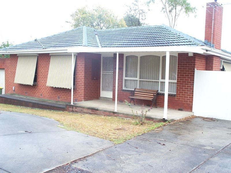 8 Denver Crescent, Rowville VIC 3178