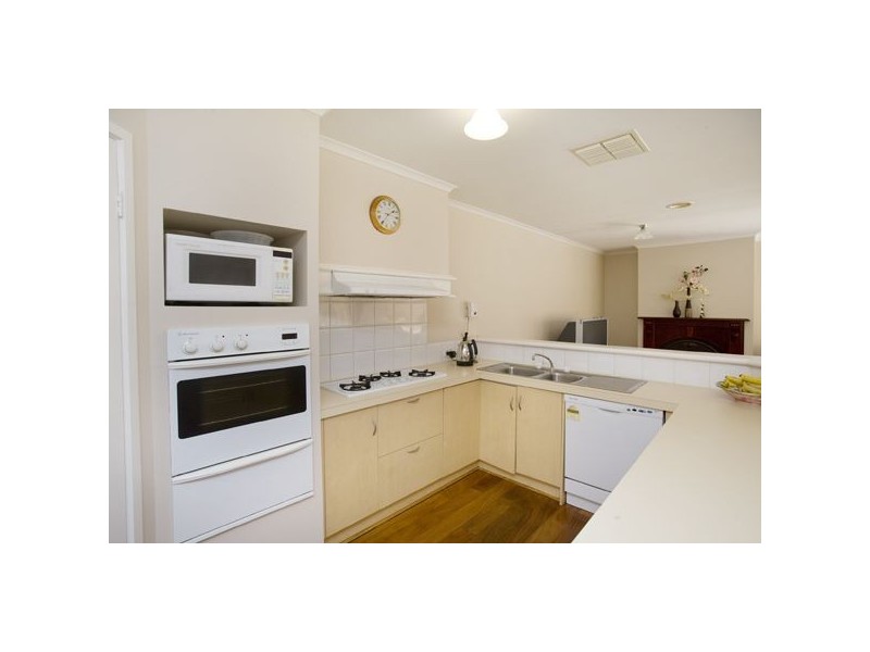 21 Garland Rise, Rowville VIC 3178