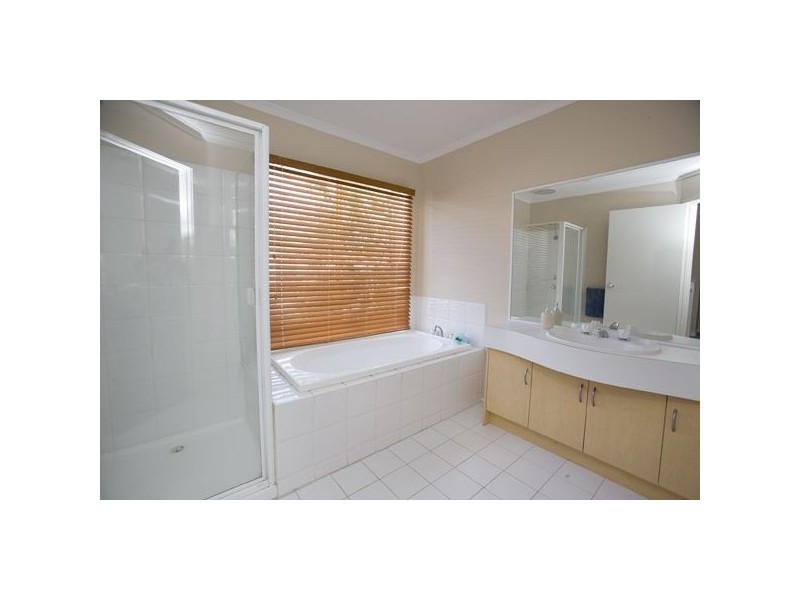 21 Garland Rise, Rowville VIC 3178