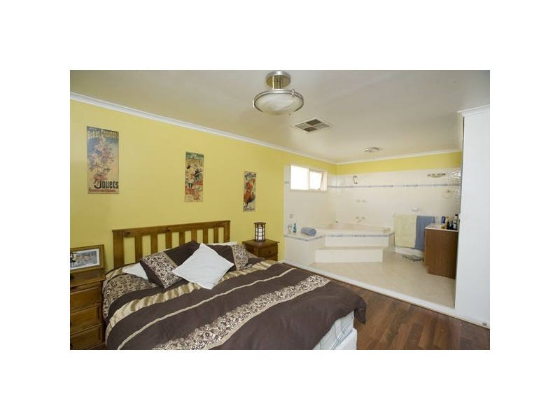 29 Balladonia Road, Rowville VIC 3178