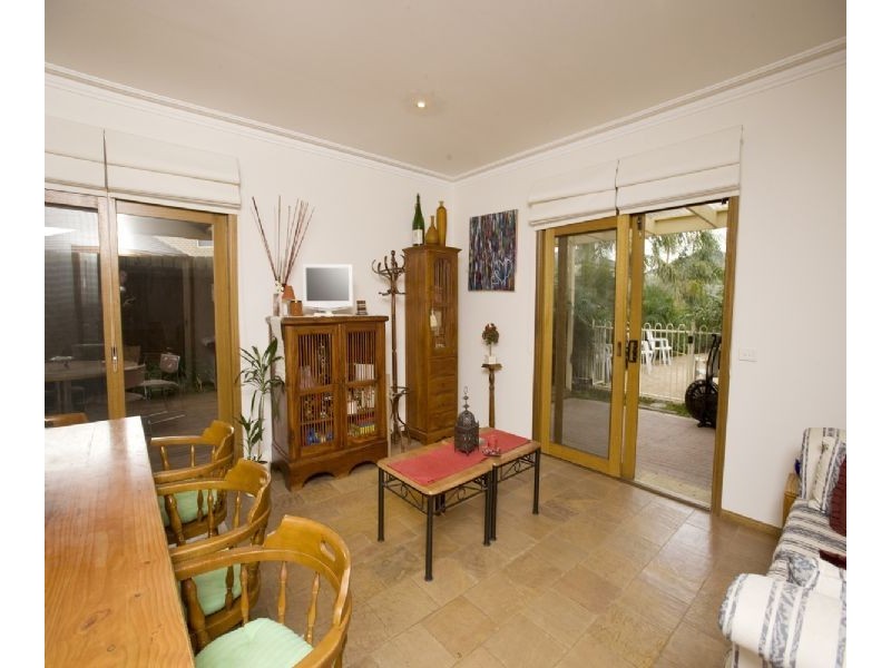 5 St Helena Place, Rowville VIC 3178