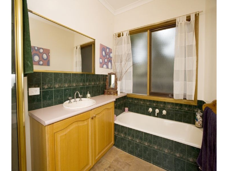 5 St Helena Place, Rowville VIC 3178