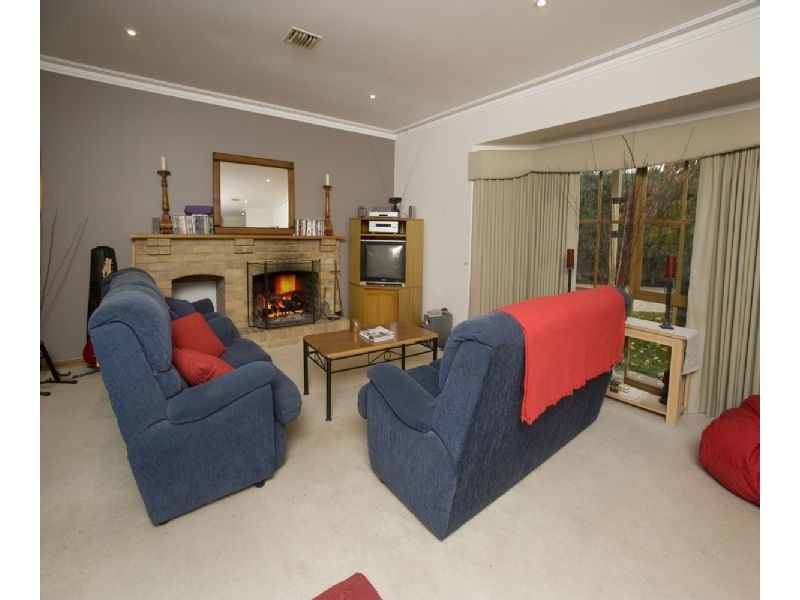 5 St Helena Place, Rowville VIC 3178