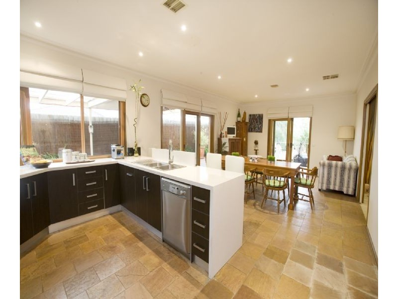 5 St Helena Place, Rowville VIC 3178