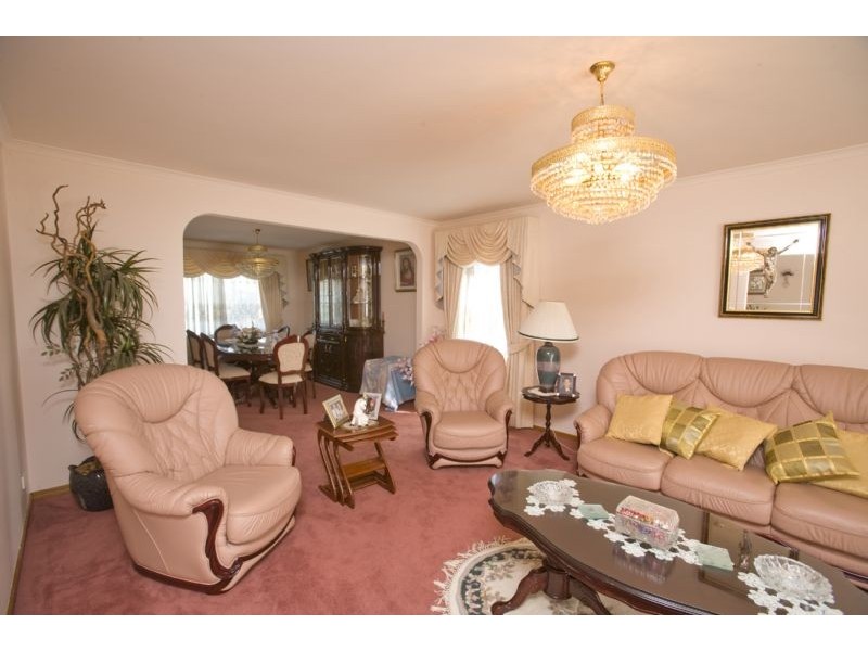 186 Waradgery Drive, Rowville VIC 3178