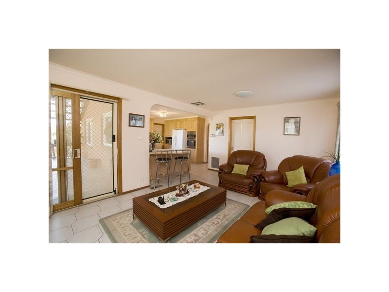 186 Waradgery Drive, Rowville VIC 3178