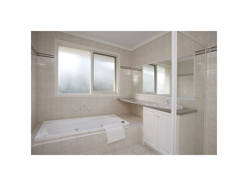 19 Cairn Curren Close, Rowville VIC 3178