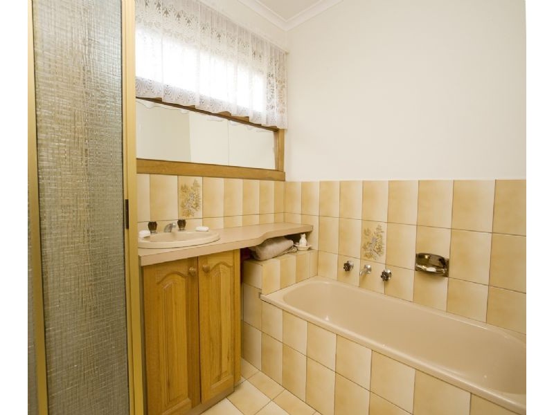 70 Dandelion Drive, Rowville VIC 3178