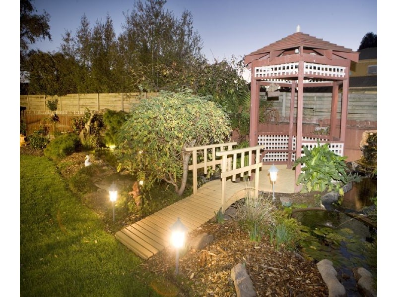 18 Winnipeg Street, Rowville VIC 3178