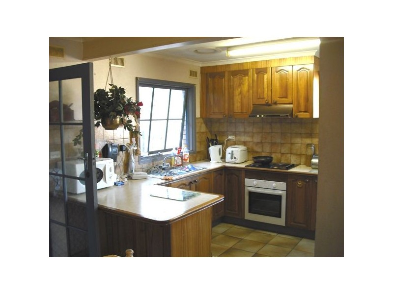 9 Laura Road, Knoxfield VIC 3180