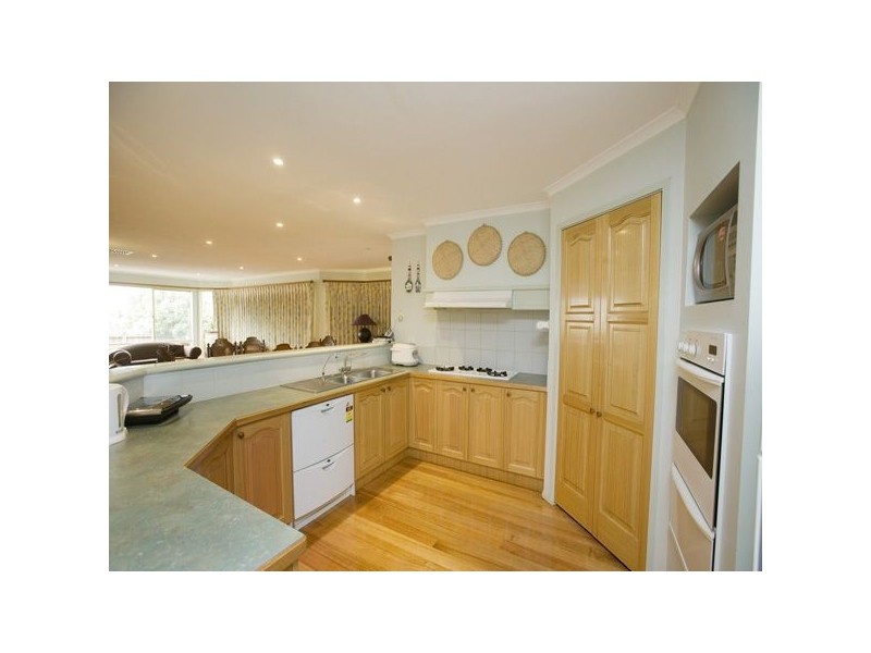 5 Buckingham Drive, Rowville VIC 3178