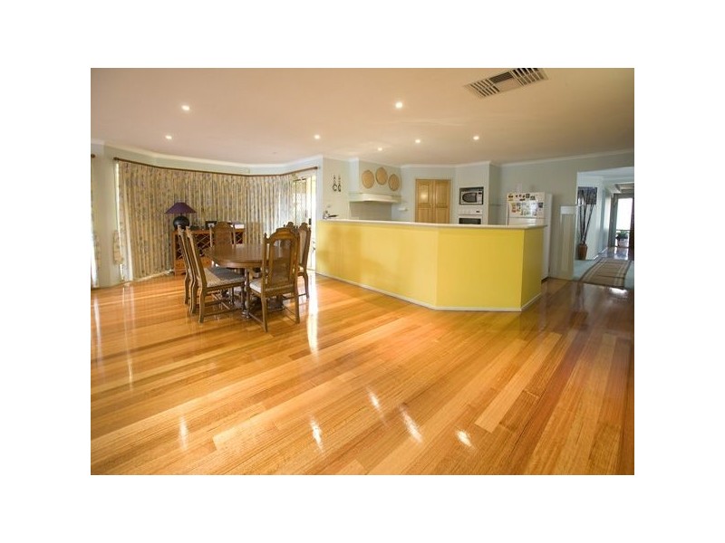 5 Buckingham Drive, Rowville VIC 3178