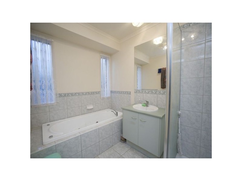 1 Whitecliffe Drive, Rowville VIC 3178