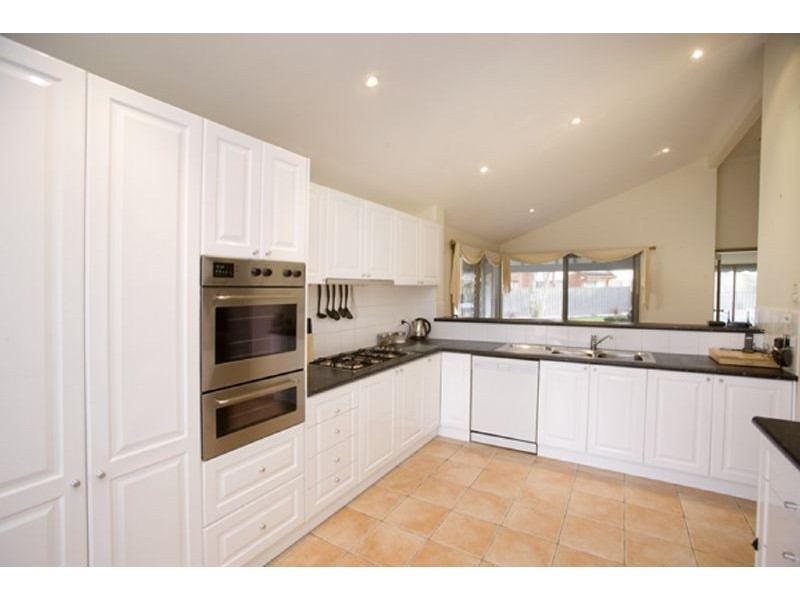 17 Tali Karng Close, Rowville VIC 3178