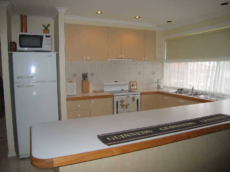 2 Officer Court, Sunbury VIC 3429