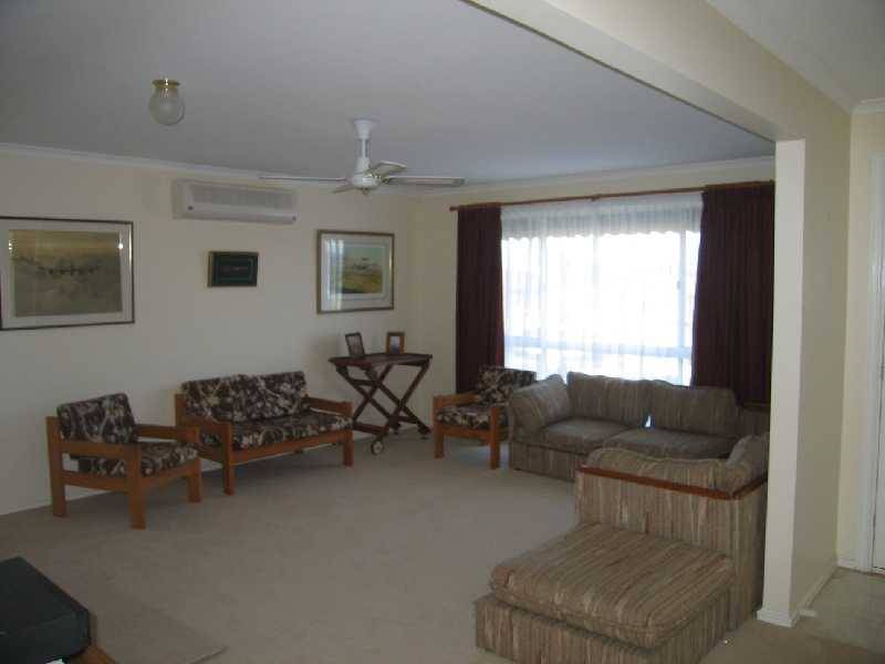 2 Officer Court, Sunbury VIC 3429