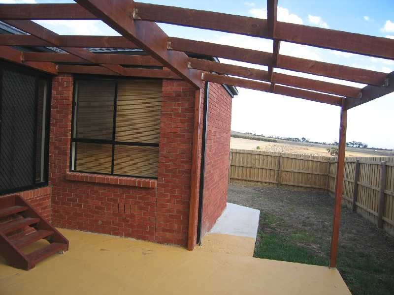 52 Burge Drive, Sunbury VIC 3429