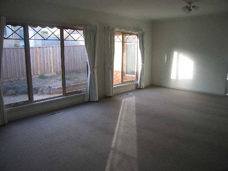 32 Bundanoon Avenue, Sunbury VIC 3429