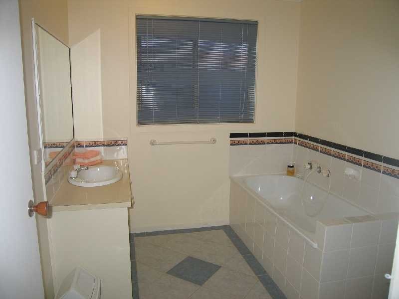 4 Backhaus Avenue, Sunbury VIC 3429