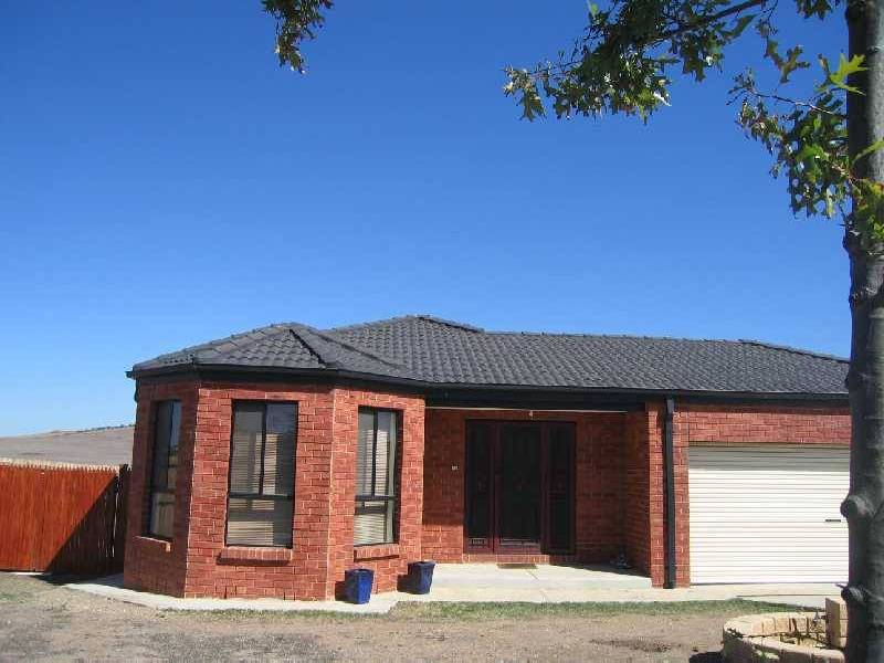 52 Burge Drive, Sunbury VIC 3429