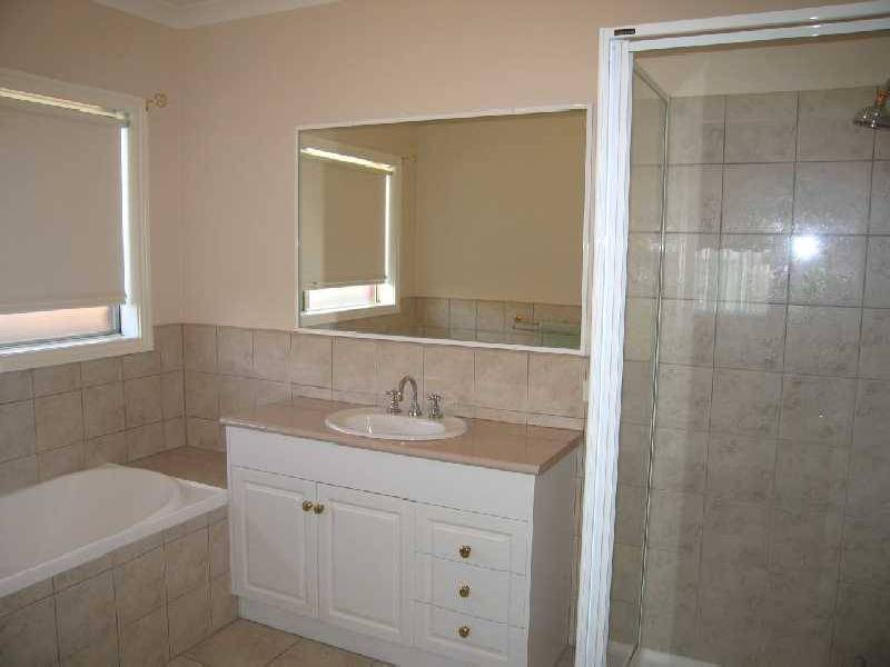 33 Phillip Drive, Sunbury VIC 3429