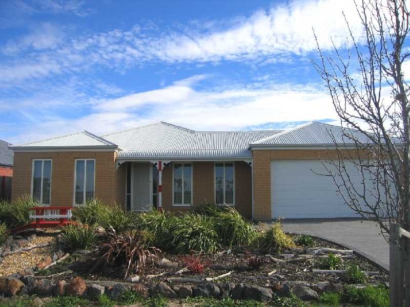 8 Parklea Court, Sunbury VIC 3429
