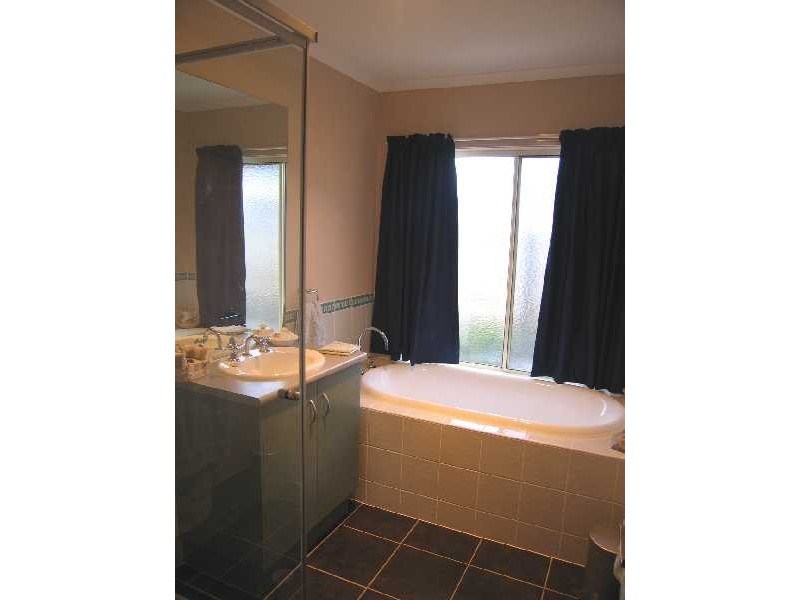 24 Higgs Circuit, Sunbury VIC 3429