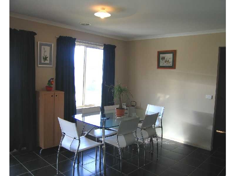 24 Higgs Circuit, Sunbury VIC 3429