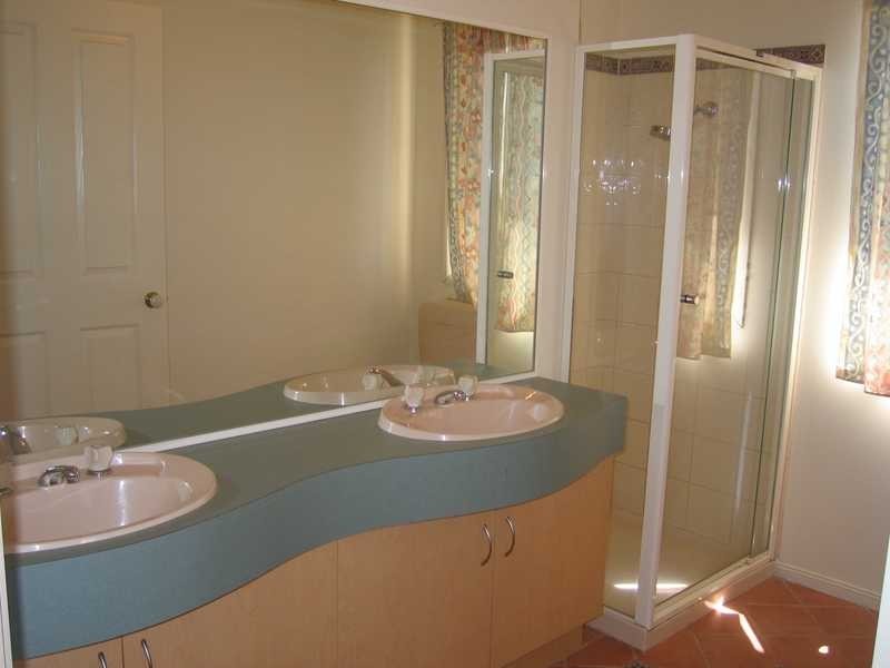 5 Ranleigh Rise, Sunbury VIC 3429